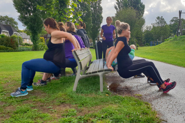 Zwangeren aan het trainen met ZwangerFit Outdoor